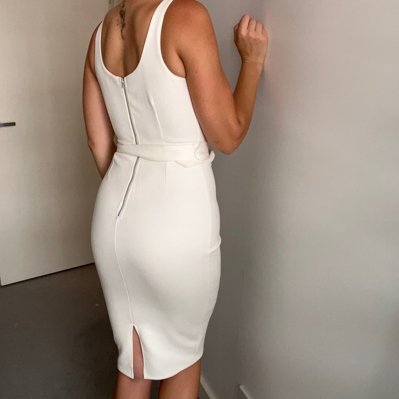 White midi dress with a belt - Picture 3 of 3